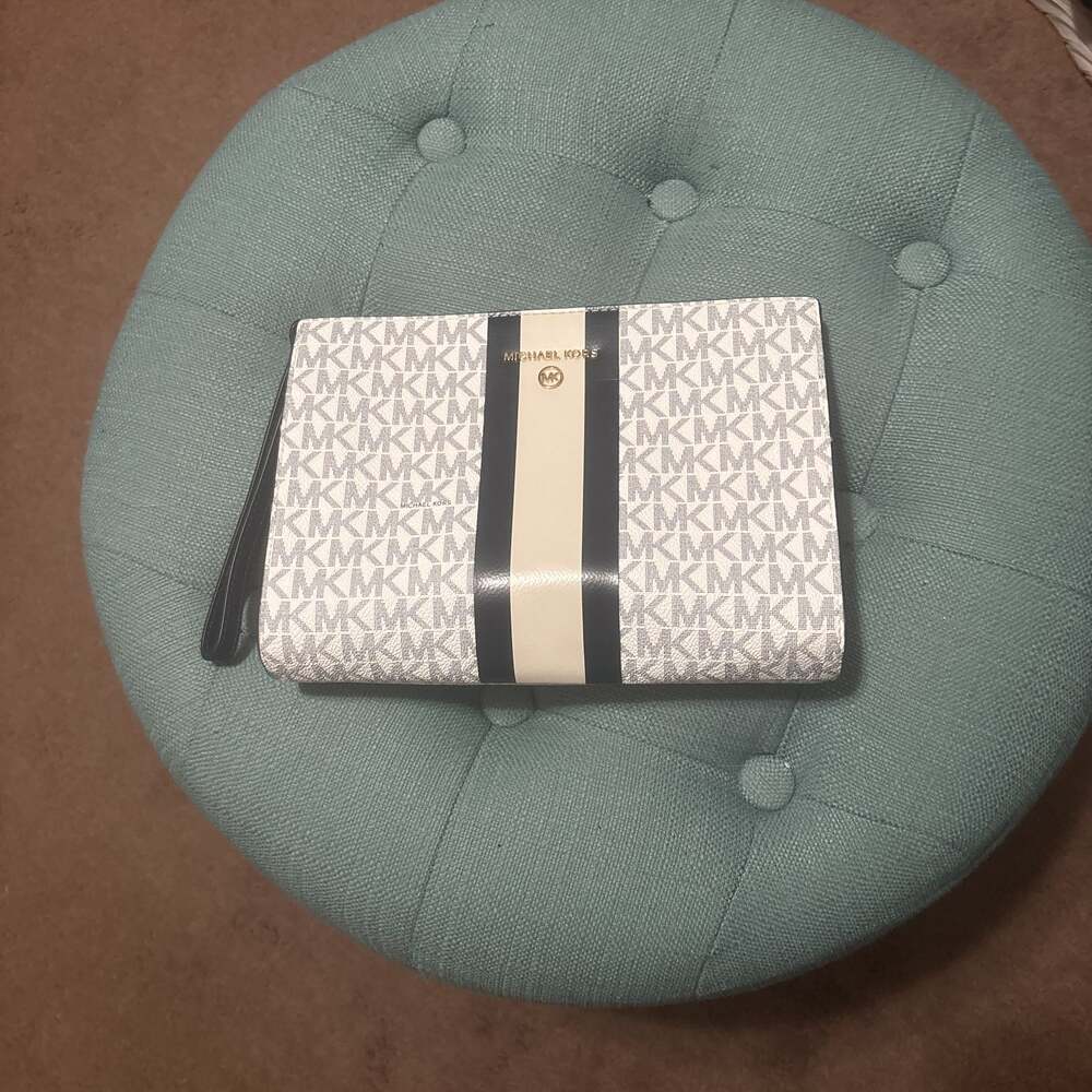 Michael Kors Center Stripe MK Signature Zip Clutch Wristlet Wallet
